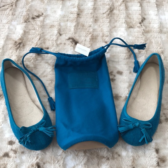 Banana Republic Shoes - 💕100% Cashmere Banana Republic Luxury Slippers 💕